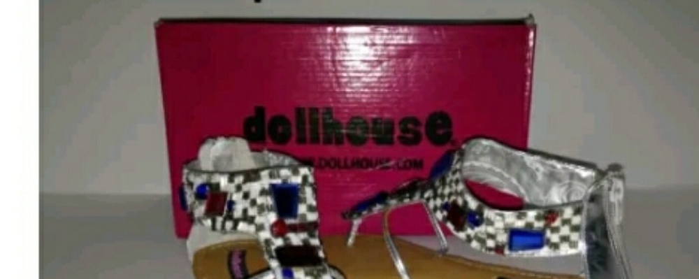 Dollhouse thong sandals NIB!
